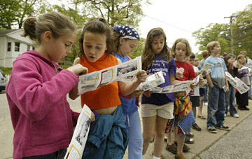 Kids touring Bluffton's Actors Colony